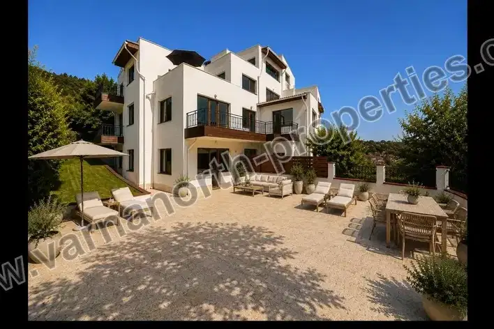 3-room apartment with large terrace in Balchik