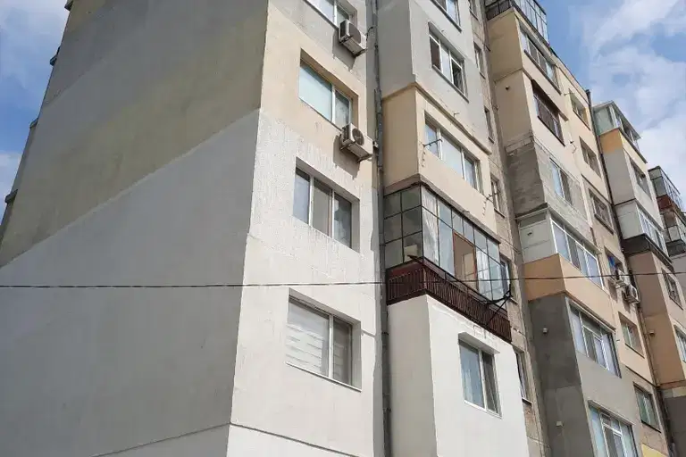 Четиристаен апартамент с тераса в гр. Балчик, област Добрич