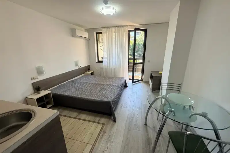 Studio apartment in Bansko with south-facing balcony and view