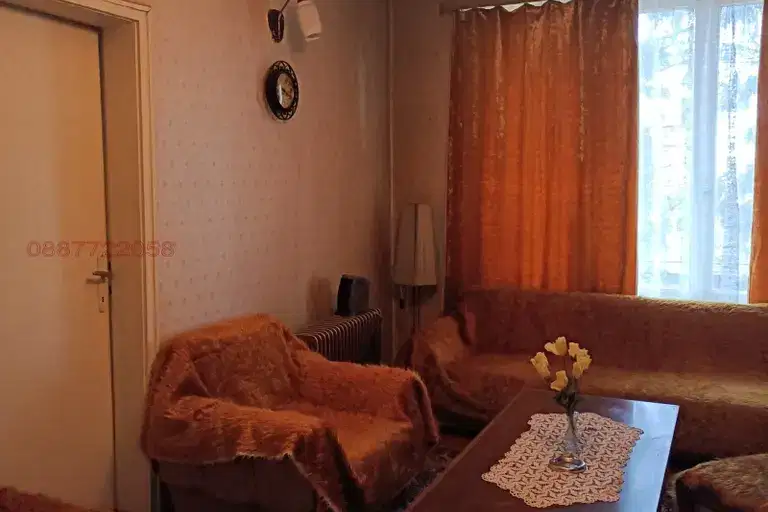 Тристаен апартамент с голяма тераса в центъра на Берковица