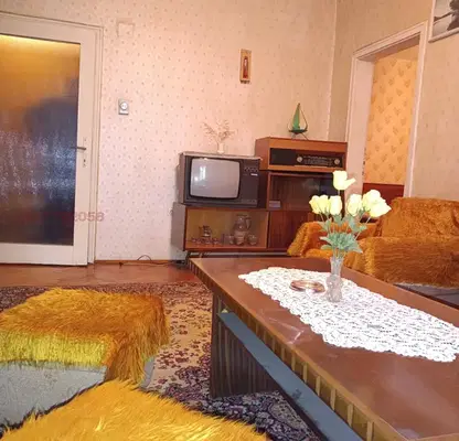 Снимка 3 — Тристаен апартамент с голяма тераса в центъра на Берковица