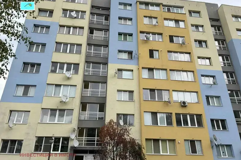 Тристаен апартамент в центъра на Брезник с тераса