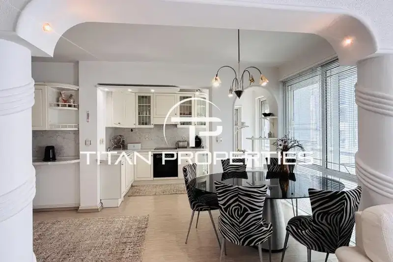 4-bedroom apartment in Burgas, Centyr