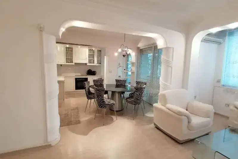 4-room apartment with 3 bedrooms in Center, Burgas