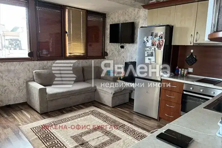 Двустаен апартамент в Изгрев, Бургас с голяма тераса