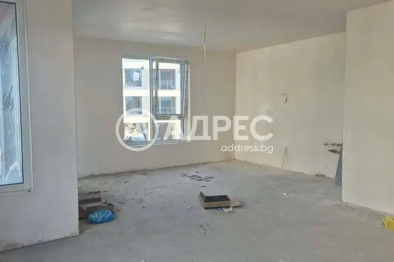 Тристаен апартамент в Изгрев, Бургас с три тераси