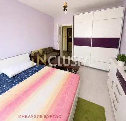 Photo 2 — Four-room apartment in Izgrev, Burgas with renovation potential