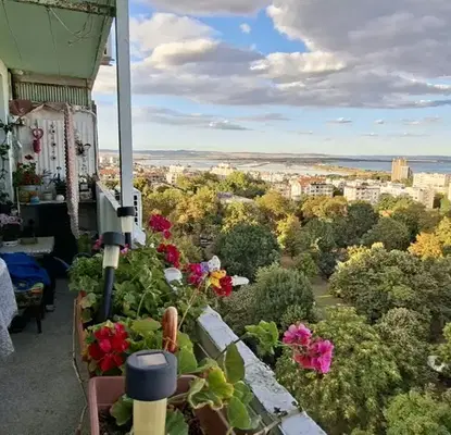 Снимка 2 — Двустаен апартамент с морска панорама в Лазур, Бургас