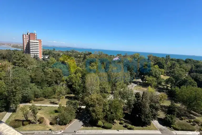 3-room apartment with sea view in Lazur, Burgas