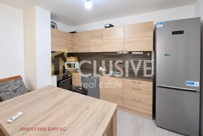 Three-room apartment in Lazur, Burgas with functional layout