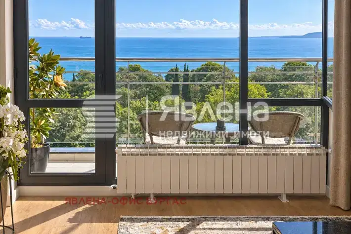 3-bedroom apartment in Burgas, Lazur