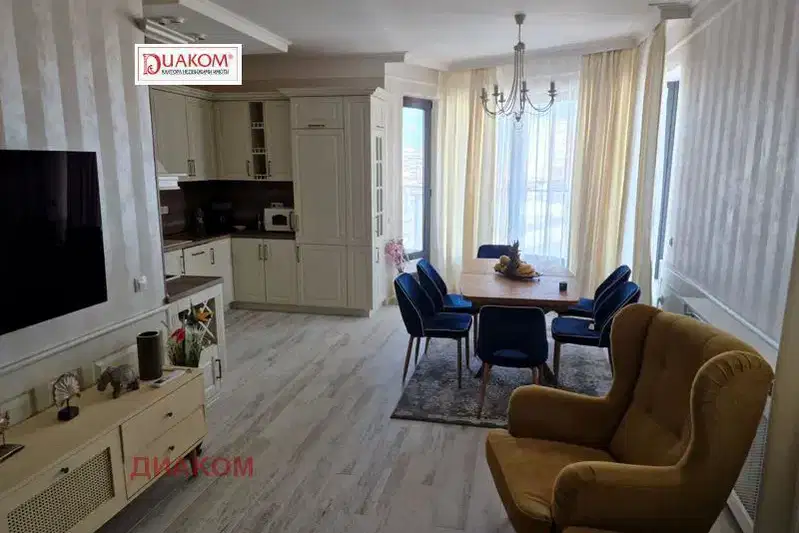 Luxury 2-room apartment with parking space in Lazur, Burgas
