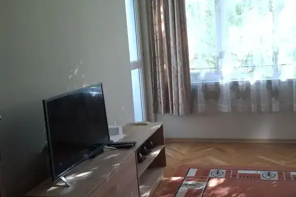 Two-room apartment in Lazur, Burgas with balcony and elevator