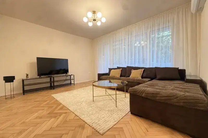 Three-room apartment in Lazur, Burgas with security features