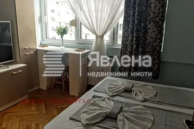 Three-room apartment with two terraces in Lazur, Burgas