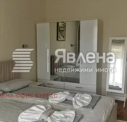 Снимка 3 — Тристаен апартамент с две тераси в Лазур, Бургас