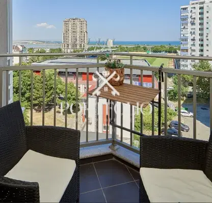 Photo 3 — Spacious 4-room apartment in Lazur with sea view