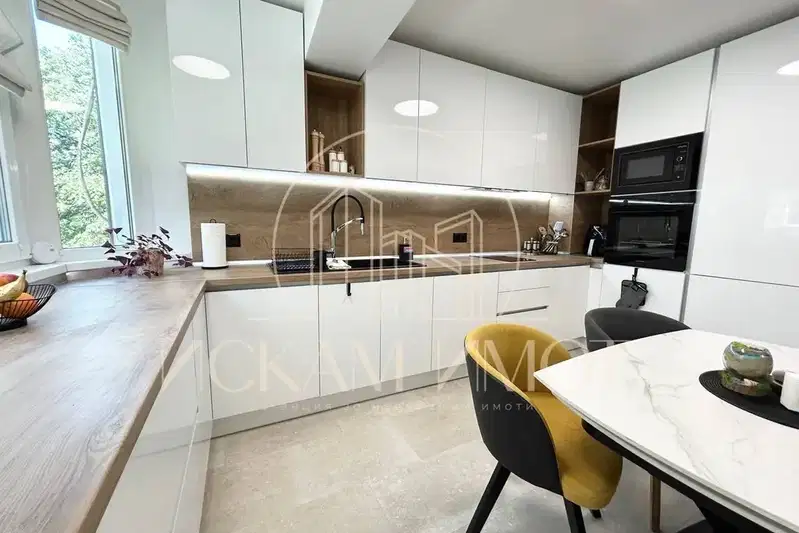 Three-room apartment with modern amenities in Vazrazhdane residential complex, Burgas