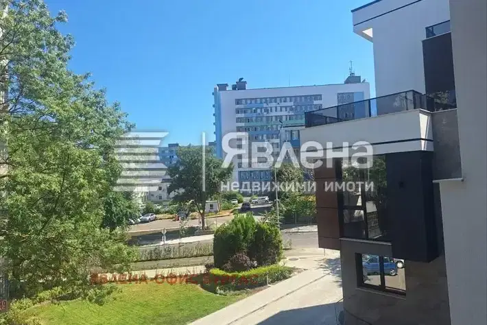 Тристаен апартамент в Зорница с паркомясто в нова сграда