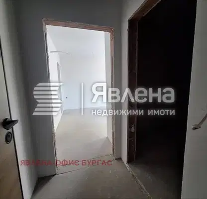 Снимка 2 — Тристаен апартамент в Зорница с паркомясто в нова сграда