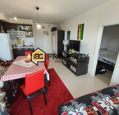Photo 2 — Three-room apartment with yard on the first line in Byala