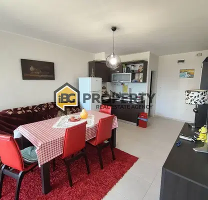 Photo 3 — Three-room apartment with yard on the first line in Byala