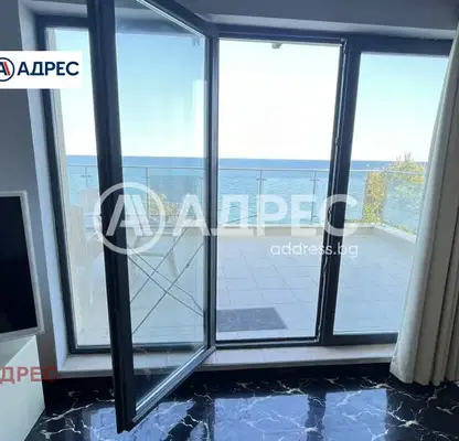 Снимка 5 — Просторен 3-стаен апартамент с морска панорама в Бяла