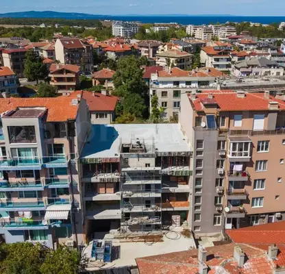 Снимка 5 — Двустаен апартамент в Царево с тераса и асансьор