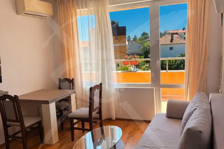 Two-room apartment in Chernomorets with an area of 71 sq m