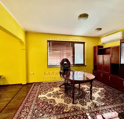 Снимка 5 — Тристаен апартамент 116 кв.м. в Центъра на Добрич с балкони