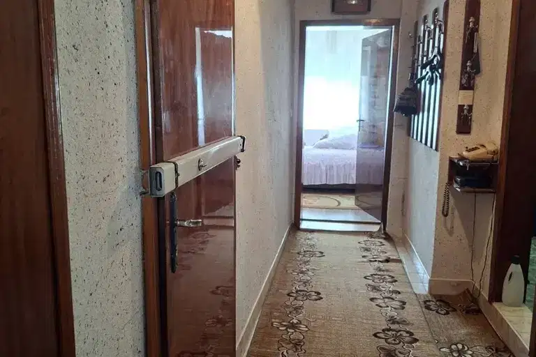 4-room apartment with private entrance in Center, Dobrich