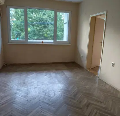 Photo 3 — 4-bedroom apartment in Dobrich, Centyr