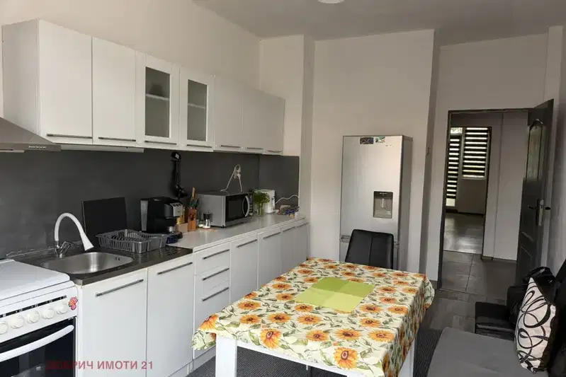 4-bedroom apartment in Dobrich, Centyr