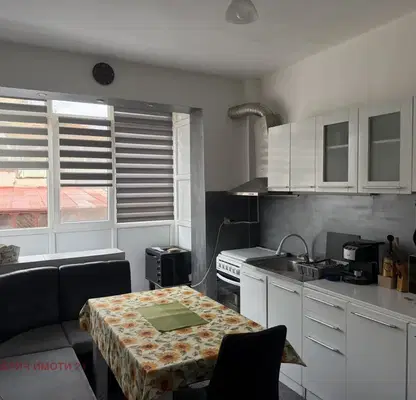 Photo 2 — 4-bedroom apartment in Dobrich, Centyr