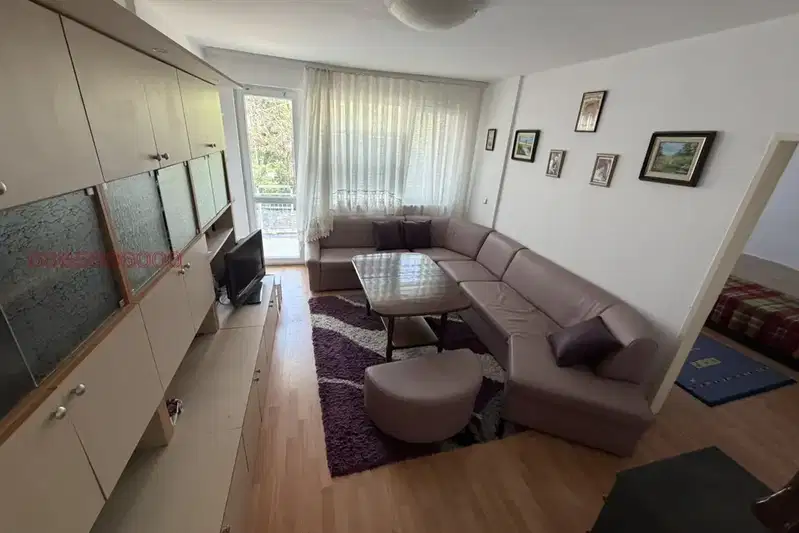 3-bedroom apartment in Dobrich, Dobrotica - Albenska