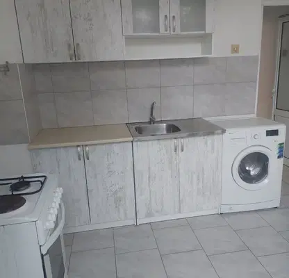 Снимка 3 — Гарсониера 45 кв.м в Добрич, Христо Ботев с балкон