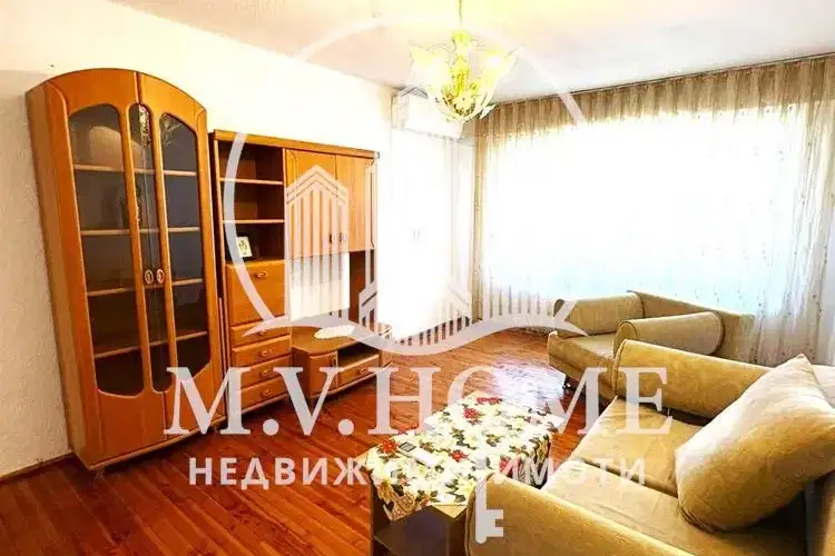 Spacious 4-room apartment with 3 bedrooms in Etropole