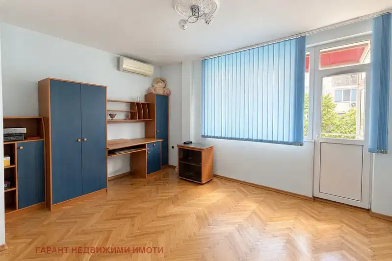 Brick 3-room apartment with terrace in Gabrovo, Mladost