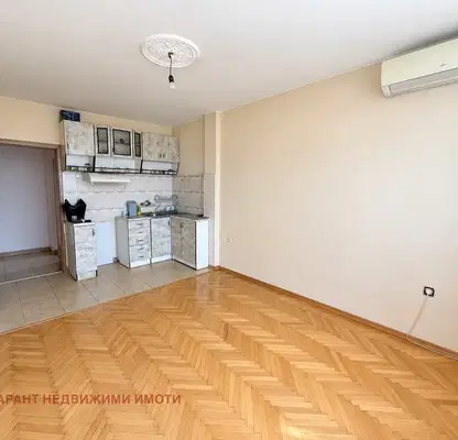 Photo 2 — Brick 3-room apartment with terrace in Gabrovo, Mladost
