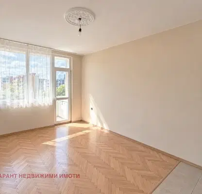 Photo 3 — Brick 3-room apartment with terrace in Gabrovo, Mladost