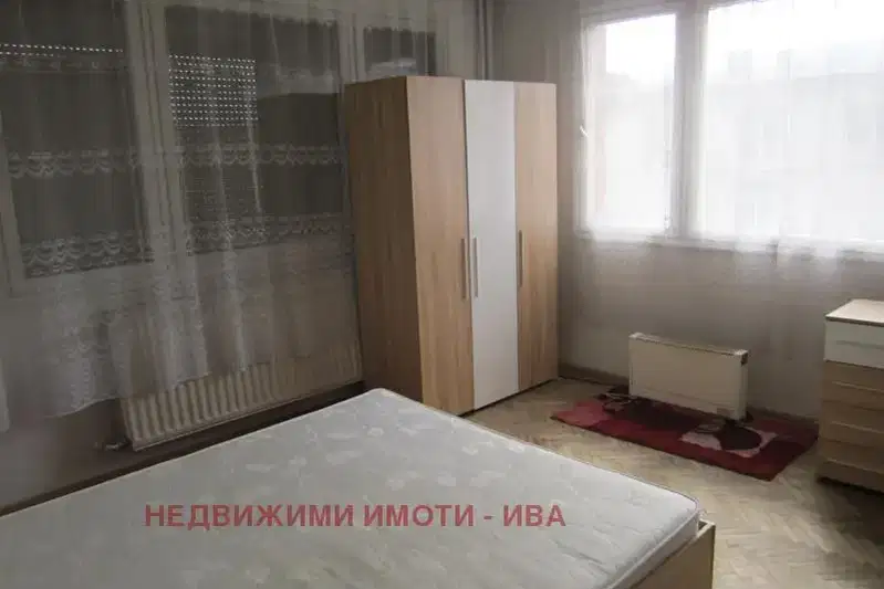 Тристаен апартамент в Центъра на Горна Оряховица с две тераси