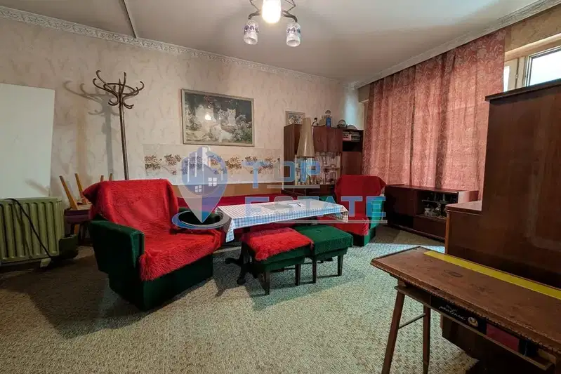 Тристаен апартамент с гараж в Горна Оряховица, саниран блок