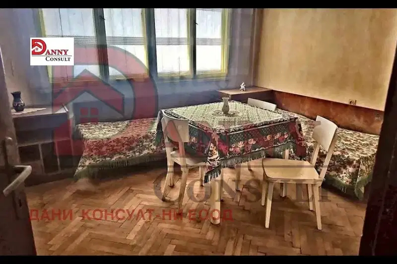 4-стаен апартамент в Горна Оряховица с остъклена тераса