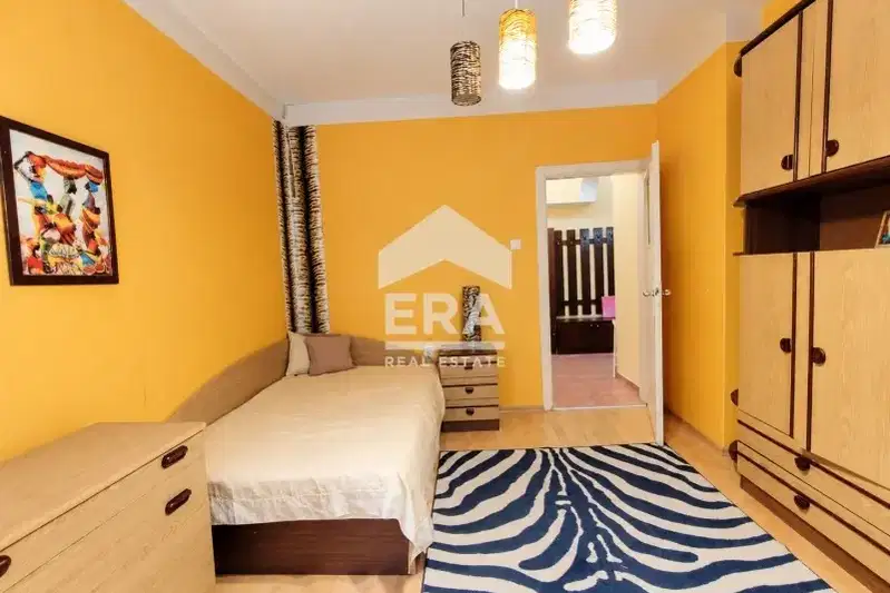 Three-room apartment with parking space in the centre of Haskovo