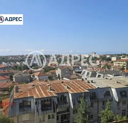 Снимка 2 — Тристаен апартамент с морска гледка в центъра на Каварна