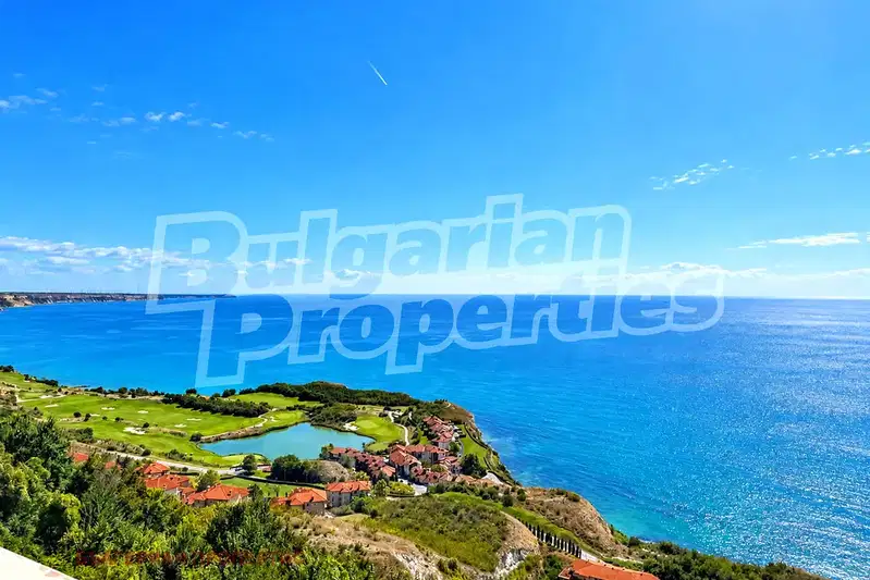 Spacious 4-room apartment with sea view in Kavarna