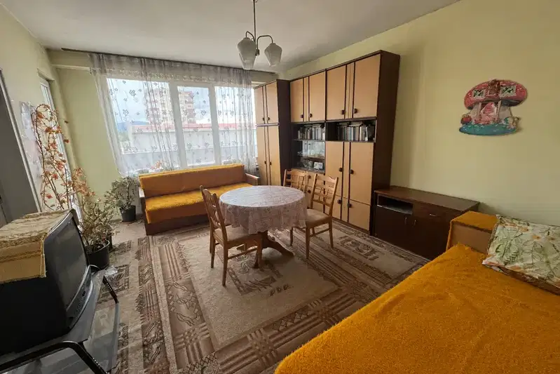 Four-room apartment in Kazanlak with terrace in Manastira