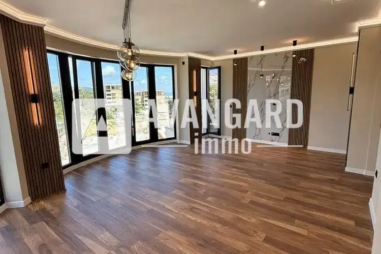 Spacious 3-room apartment with sea view in Chaika resort