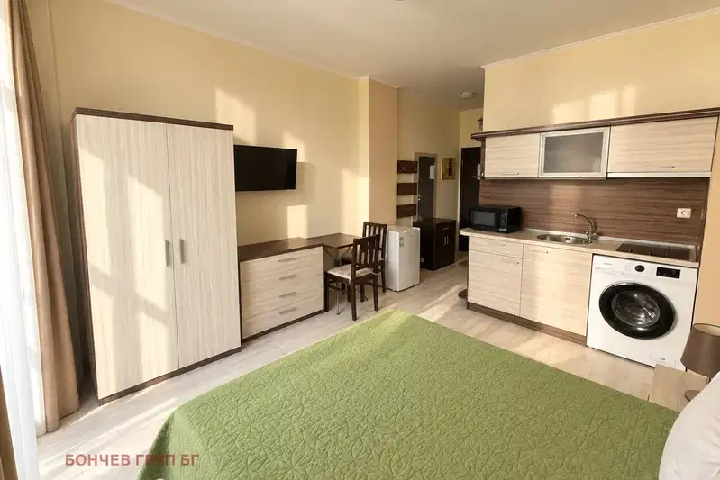 Studio apartment in Sunny Beach resort with pool and security