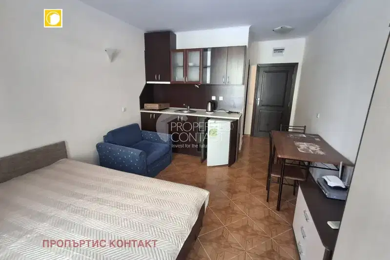 Студио с тераса и гледка към басейна в Слънчев бряг